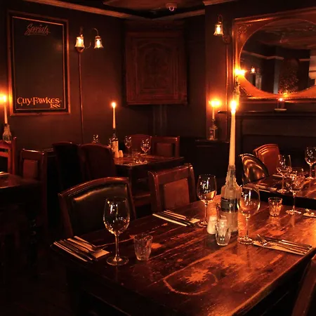 Mini-hôtel Guy Fawkes 4*